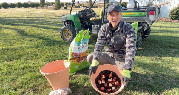 Kaleb Wyse with Espoma Organic Potting Mix